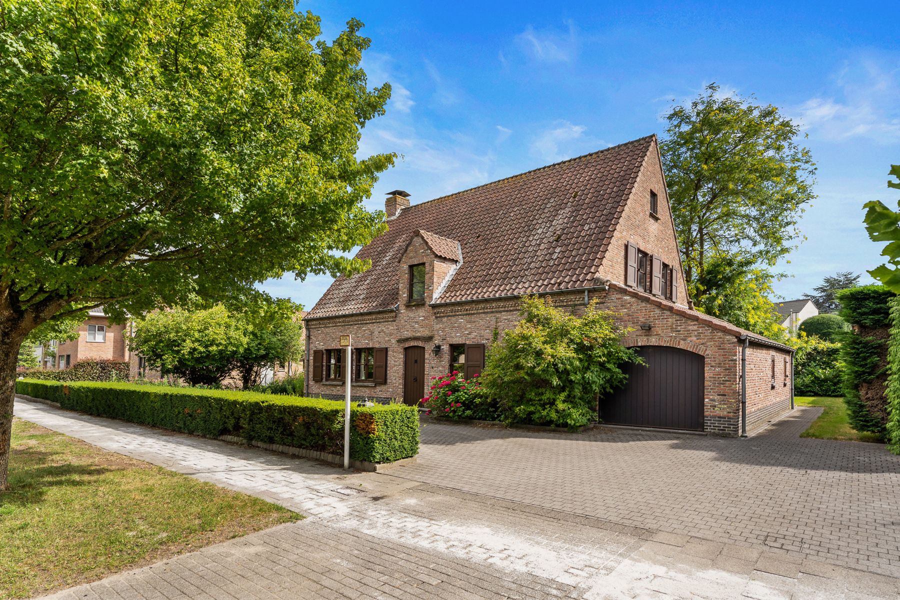 Hoofdfoto van de publicatie: Unieke woning ZWO op 1207m2 aan de Gentbrugse Meersen!