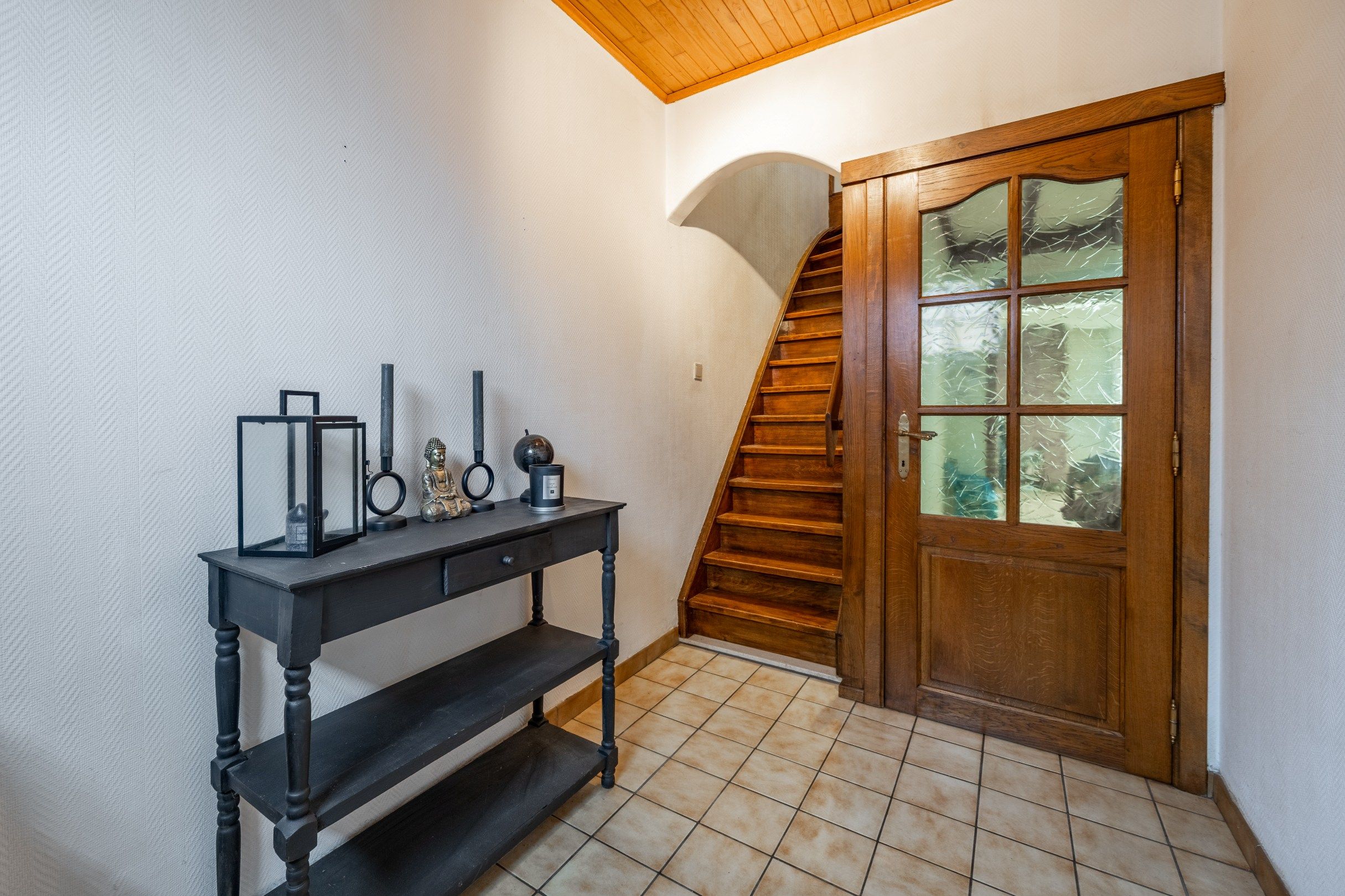 KNUSSE STARTERSWONING MET GARAGE EN UITWEG foto 2