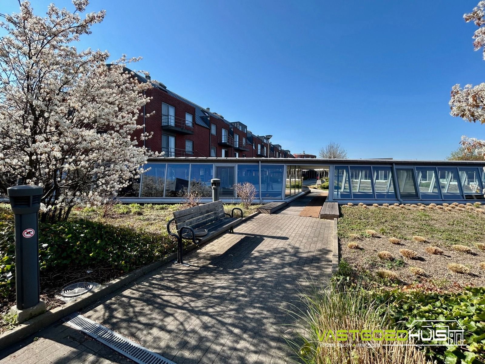 Prachtig appartement met terras, garage en autostaanplaatsen foto 4