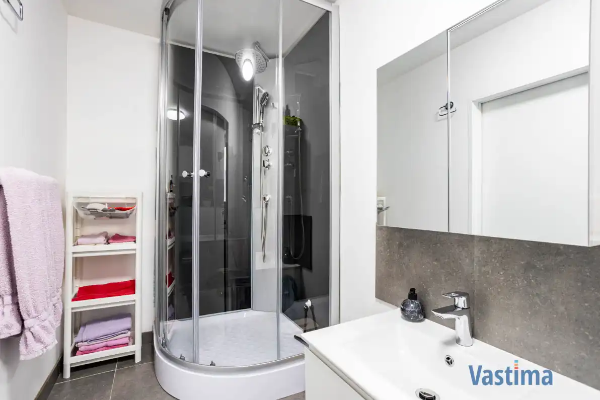 Uniek pand bestaande uit 2 woongelegenheden, garage en buitenruimte foto 9