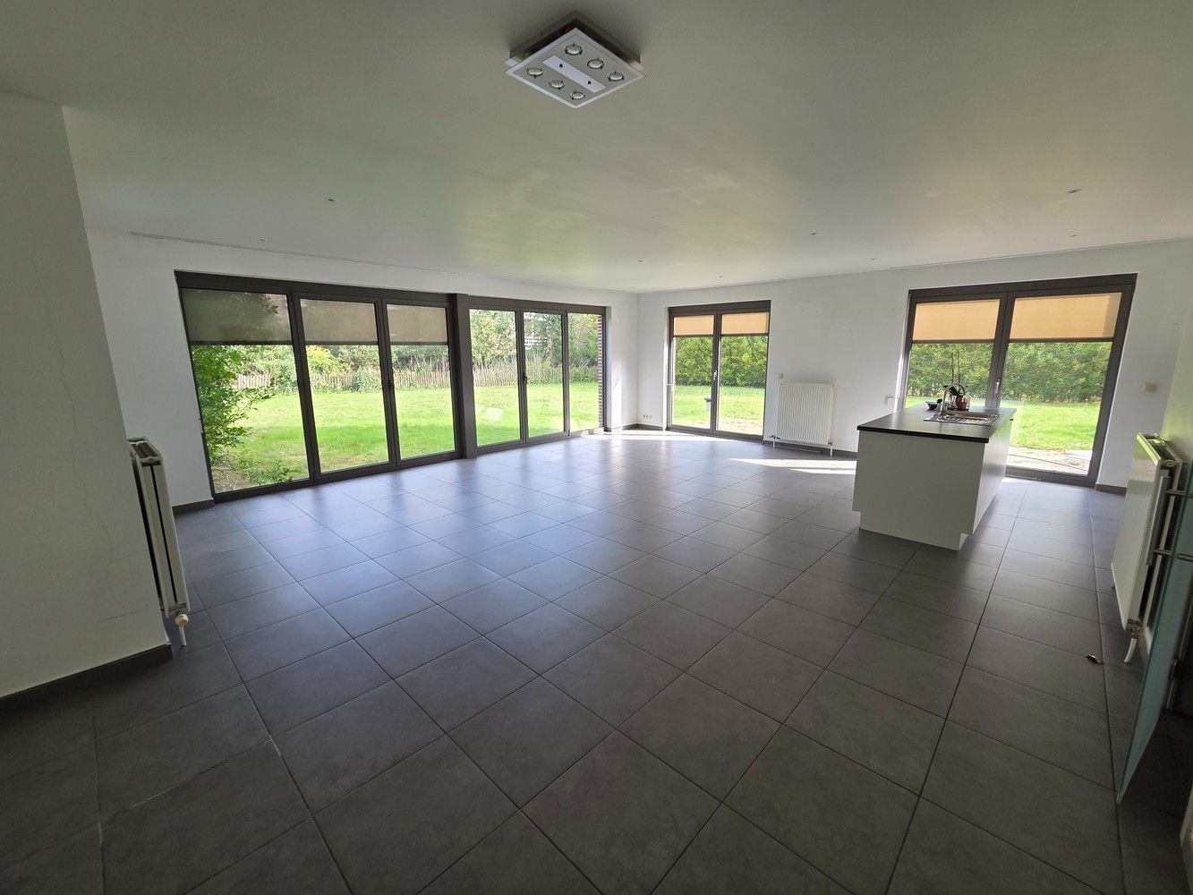 Clusterwoning met 4 ruime slaapkamers, tuin en 2 ondergrondse staanplaatsen. foto 2