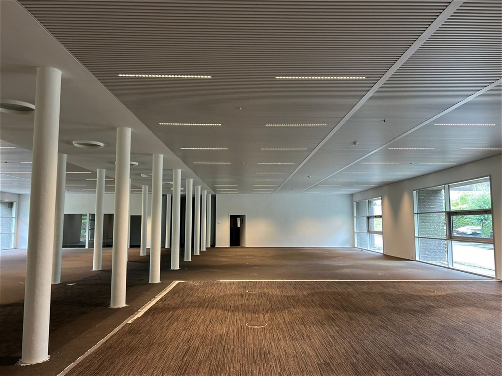 Vernieuwde technieken - Aan op- en afrit Gent Zuid - 815m² of 926m² foto 10