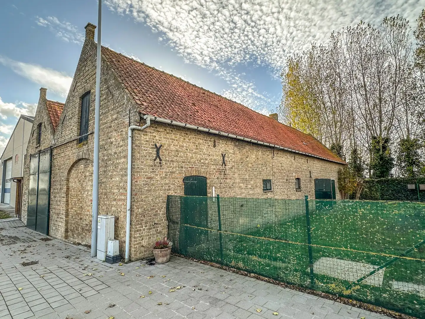 Op te knappen woning met grote garage/opslagruimte Schore. foto 22