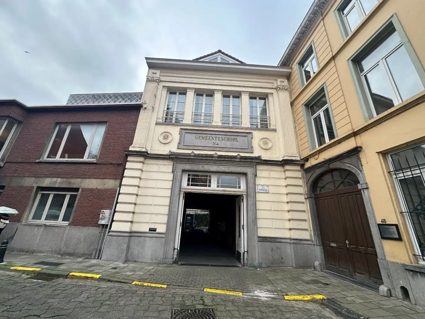 Appartement met staanplaats nabij Gravensteen! foto {{pictureIndex}}