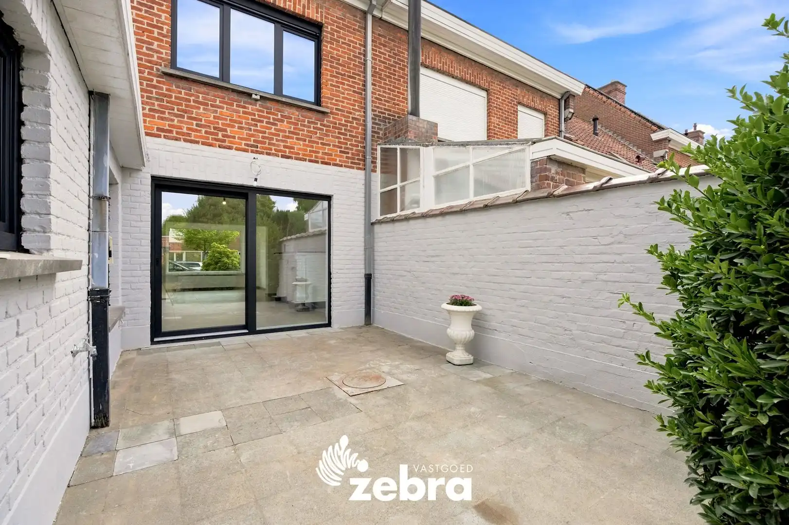 Gerenoveerde woning met uitweg op een rustige ligging in Izegem! foto 20