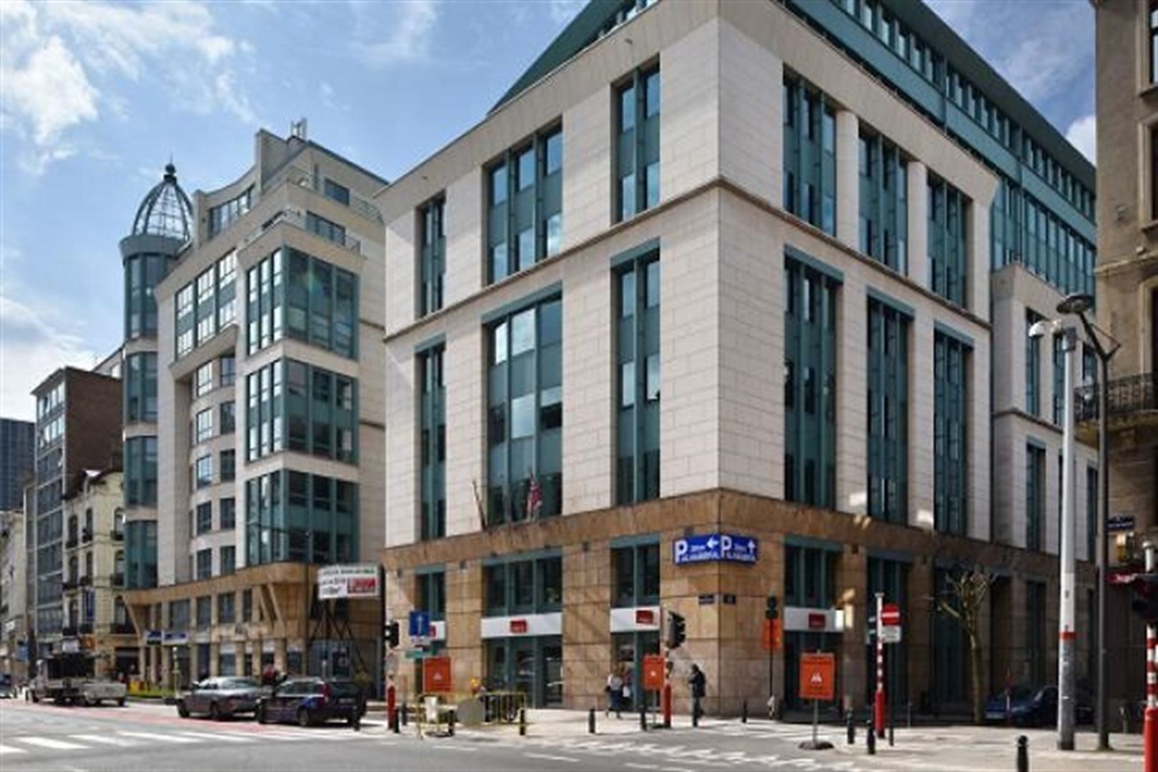 ALHAMBRA: +/- 10,500m² kantoren foto {{pictureIndex}}