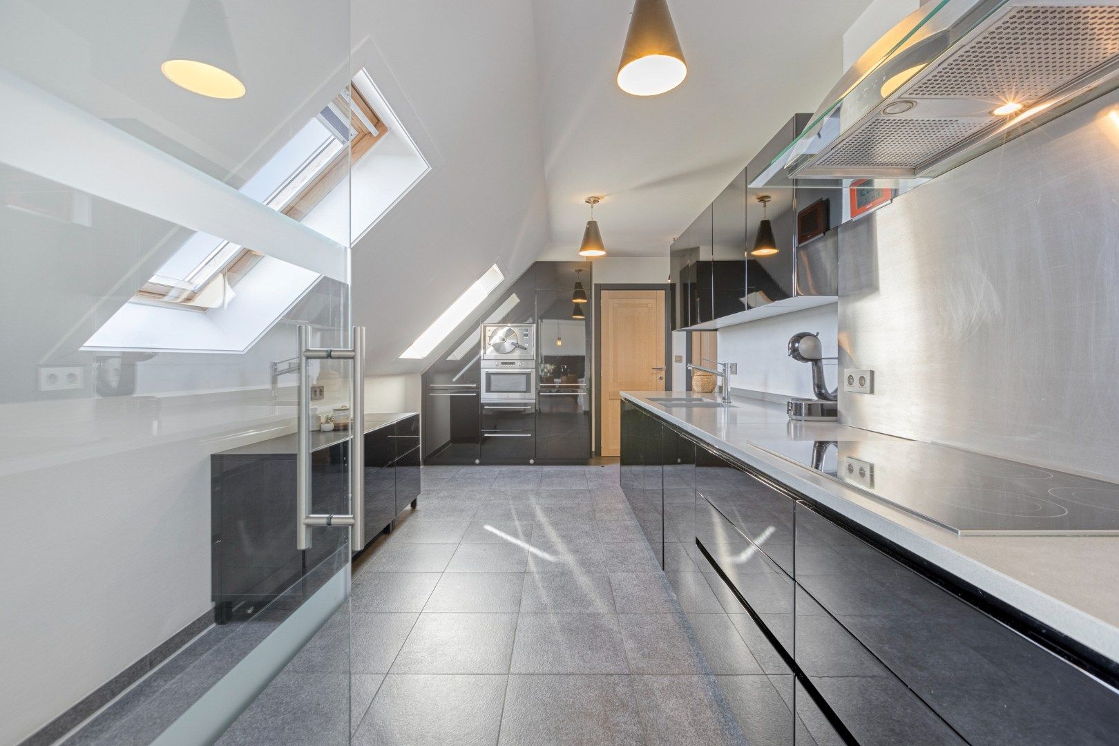 Ruim ingedeeld appartement met zonterrassen in het centrum. foto 16