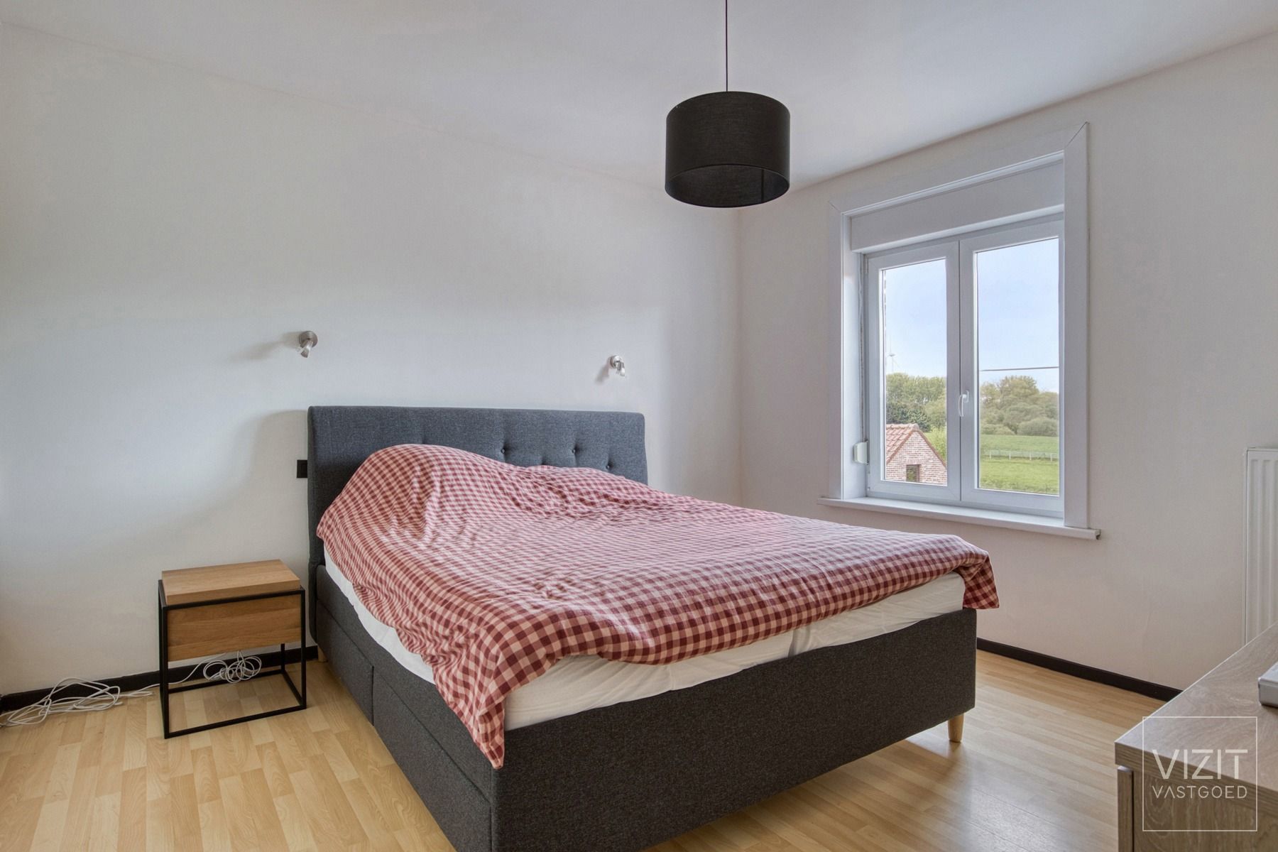 Halfopen woning met tuin, kelder en drie slaapkamers foto 10