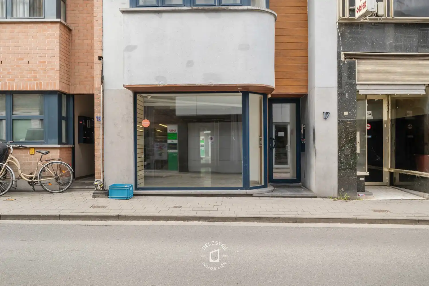 BETAALBAAR COMMERCIEEL GELIJKVLOERS TEGENOVER ANTWERPIA foto 2