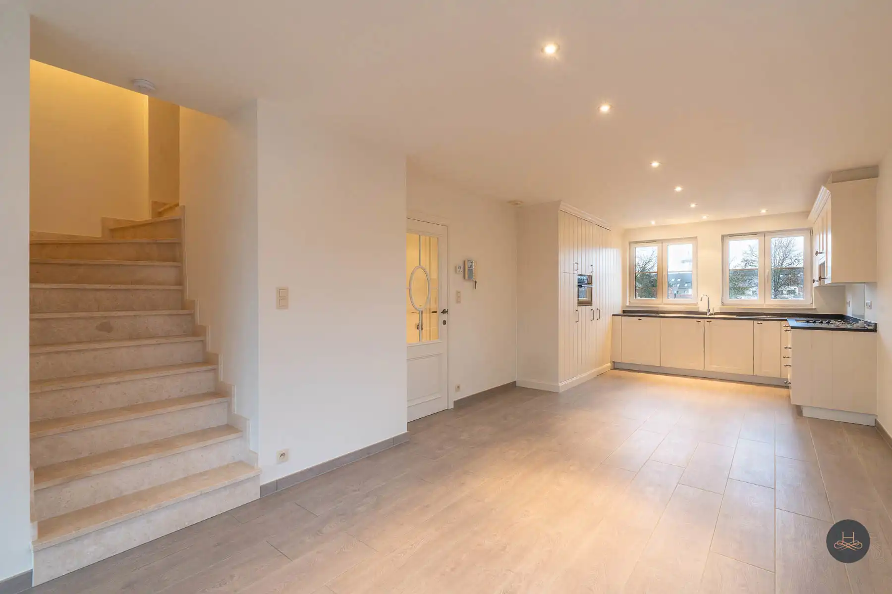 Zeer ruim triplex-appartement met 3 slaapkamers foto 13