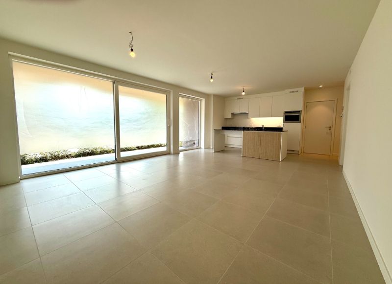 Gelijkvloers nieuwbouwappartement met 1 slaapkamer, zonnig terras en carport foto 2