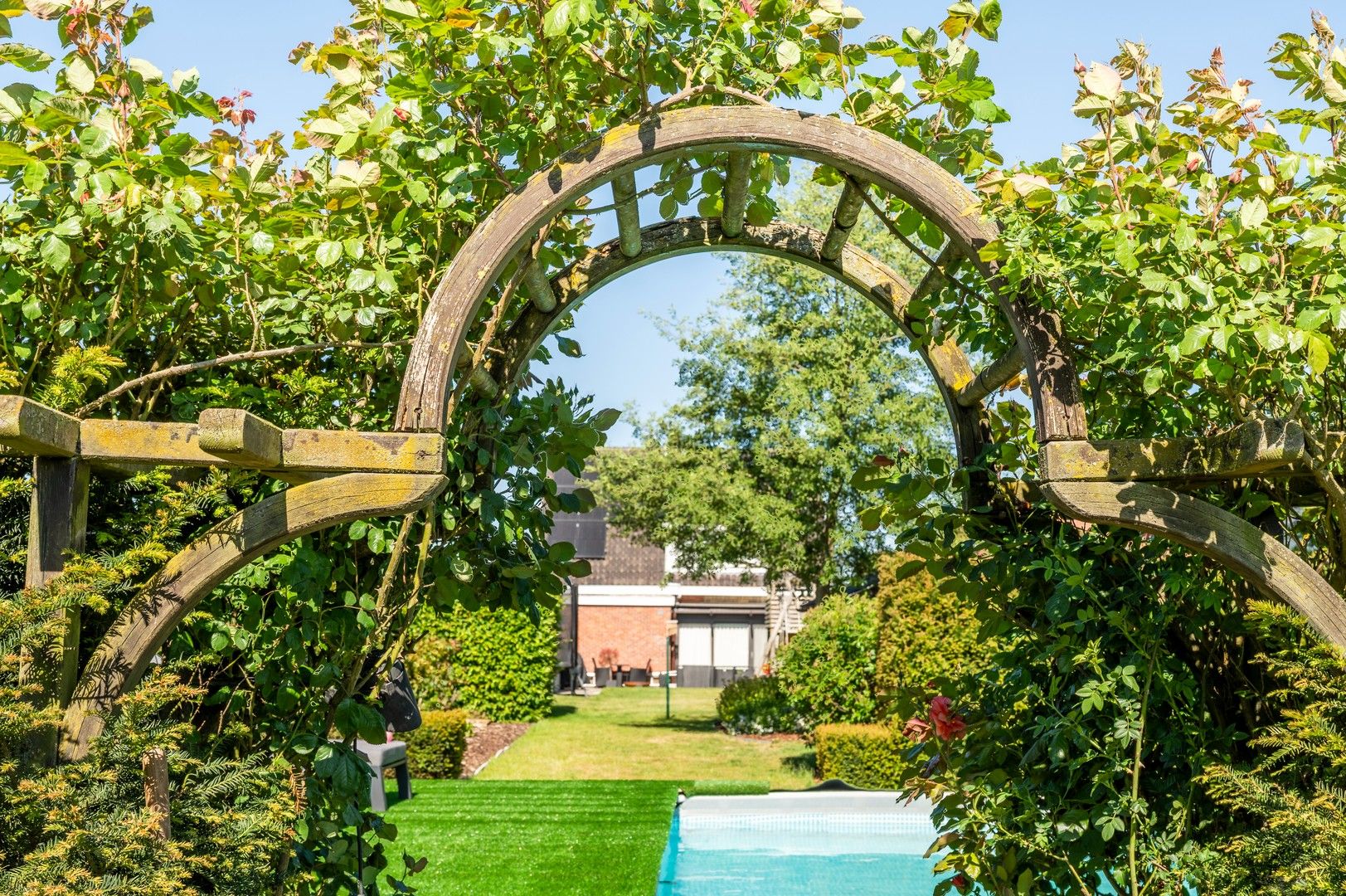 Energie efficiënte open bebouwing met grote tuin foto 8