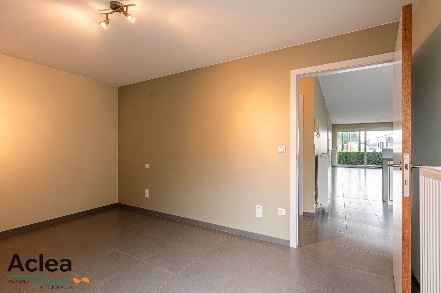 Ruim lichtrijk gelijkvloers appartement met 2 terrassen en garage foto 13