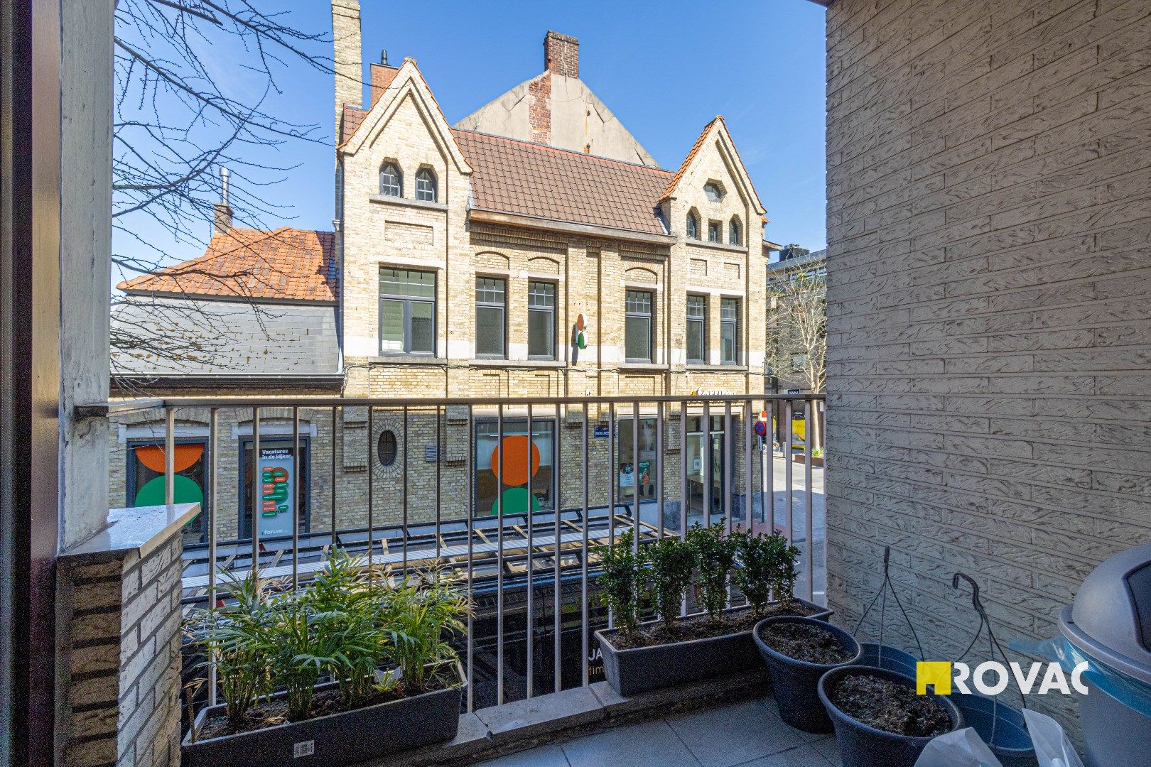 Zeer verzorgd en centraal gelegen appartement op 1ste verdieping met bijhorende autostandplaats foto 8