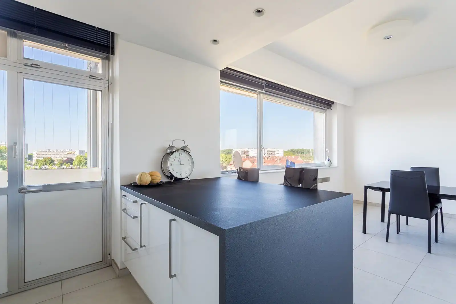 Instapklaar hoekappartement (150 m²) met veel lichtinval! foto 6