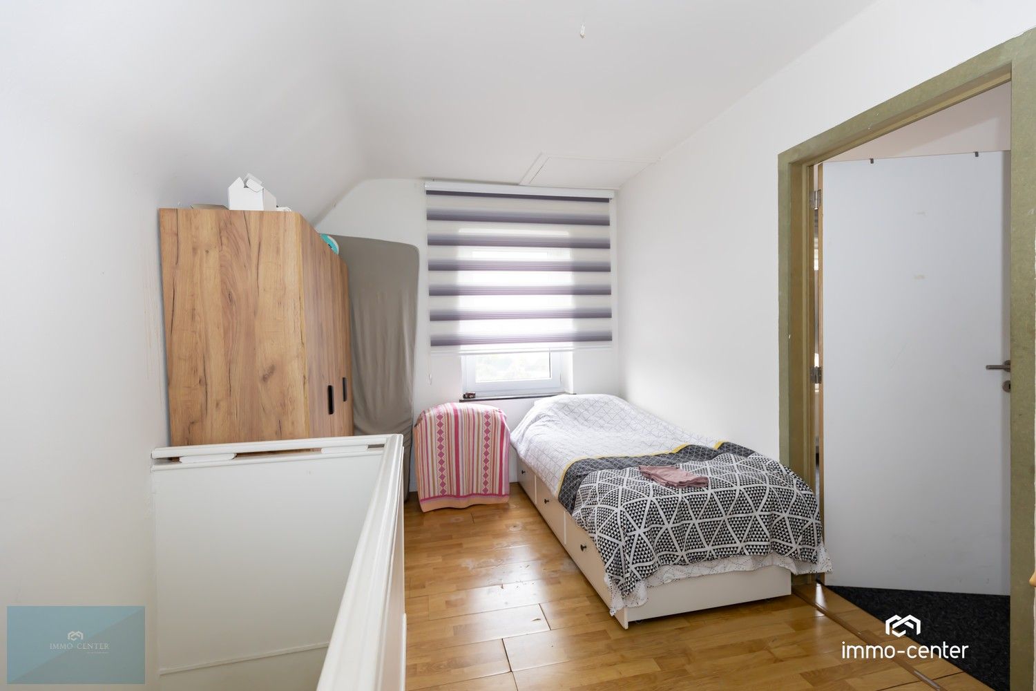 Ruime open bebouwing met westgerichte tuin in Genk foto 19