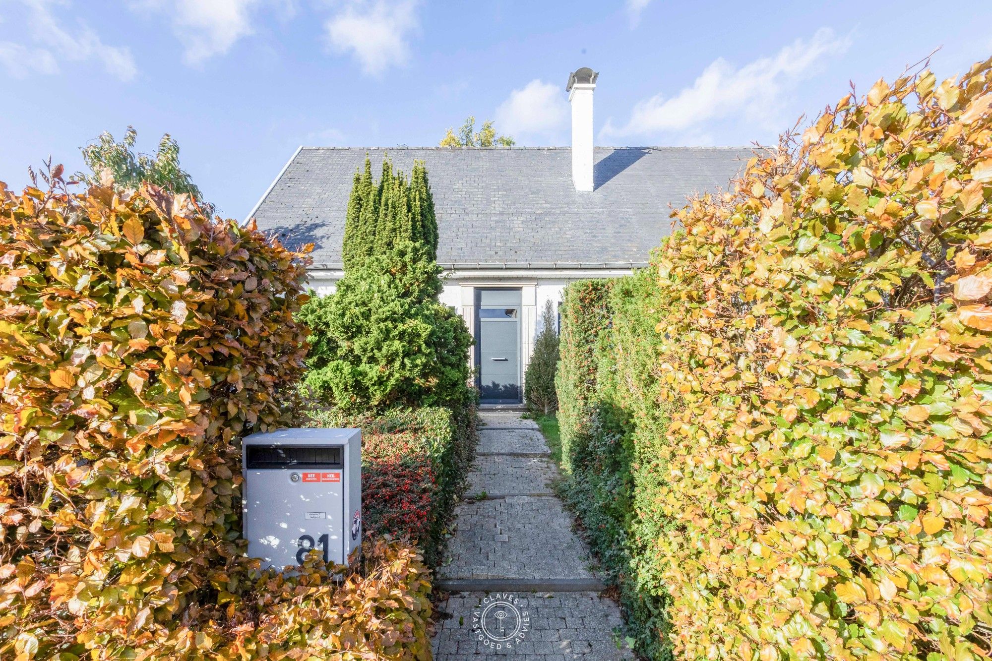 Open bebouwing omgeven door een prachtige tuin foto 5