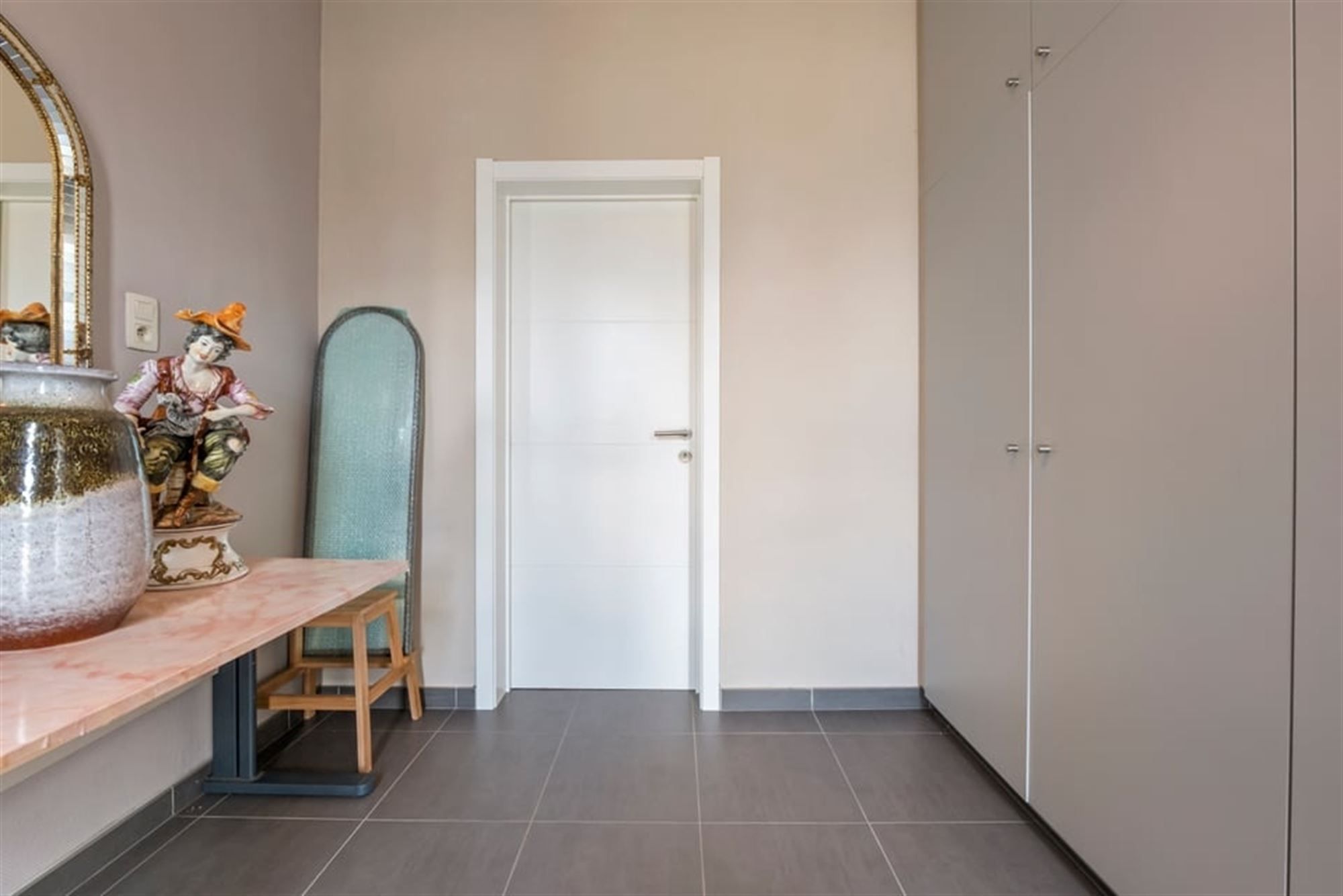 RUIME GEZINSWONIG MET VEEL POTENTIEEL EN EEN RUIME GARAGE IN SINT-TRUIDEN  foto 9