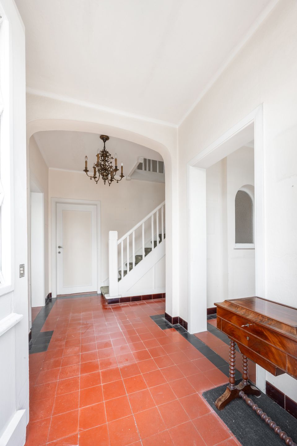Charmante te renoveren woning nabij centrum van Brasschaat foto 6