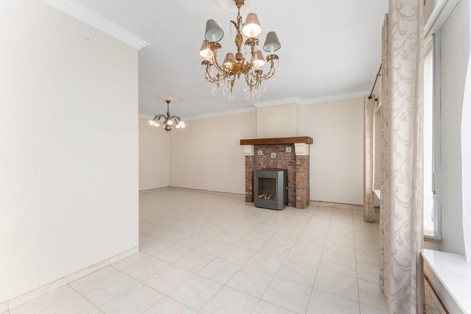 Lichtrijke en stevig gebouwde halfopen woning op een perceel van 794 m² foto 7