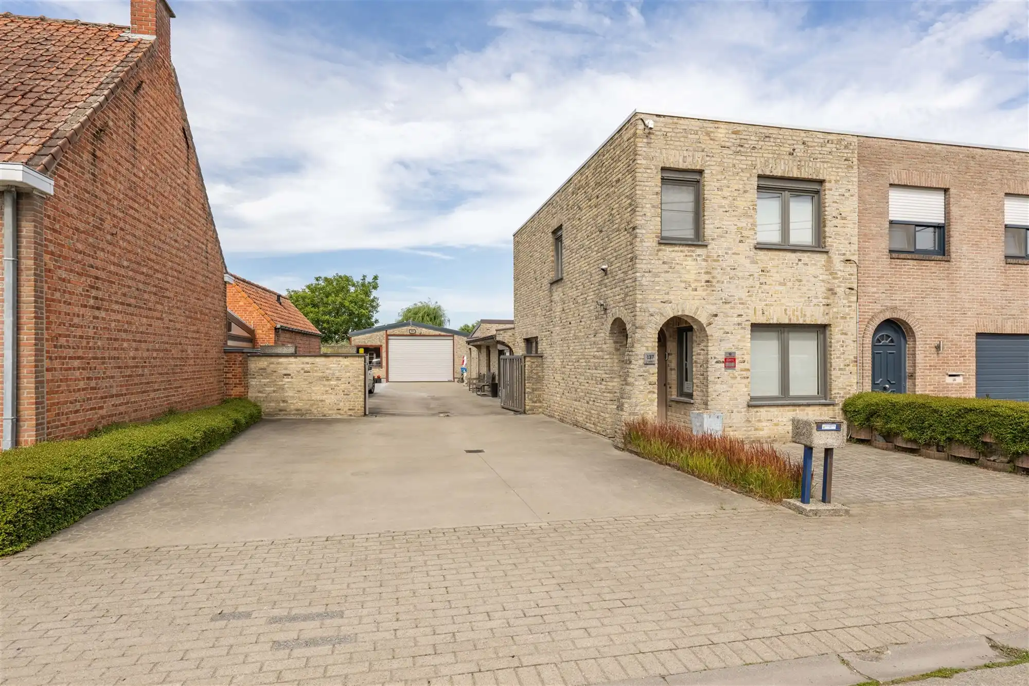 Woning met loods foto 4
