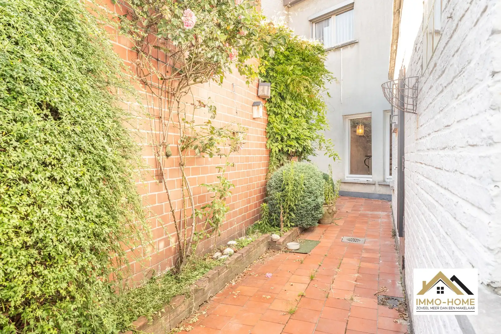 Te renoveren woning met garage centrum Beervelde!  foto 12
