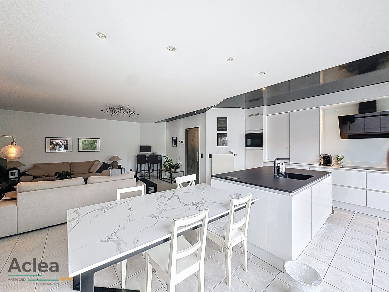 Appartement in centrum Eeklo met garage foto {{pictureIndex}}