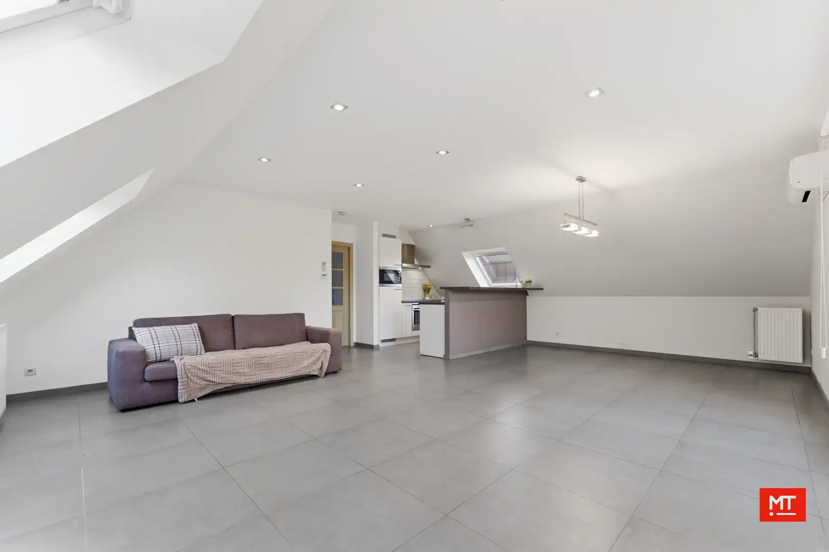 Instapklaar 2-slaapkamerappartement met groot terras en garage in het centrum van Zonnebeke foto 2