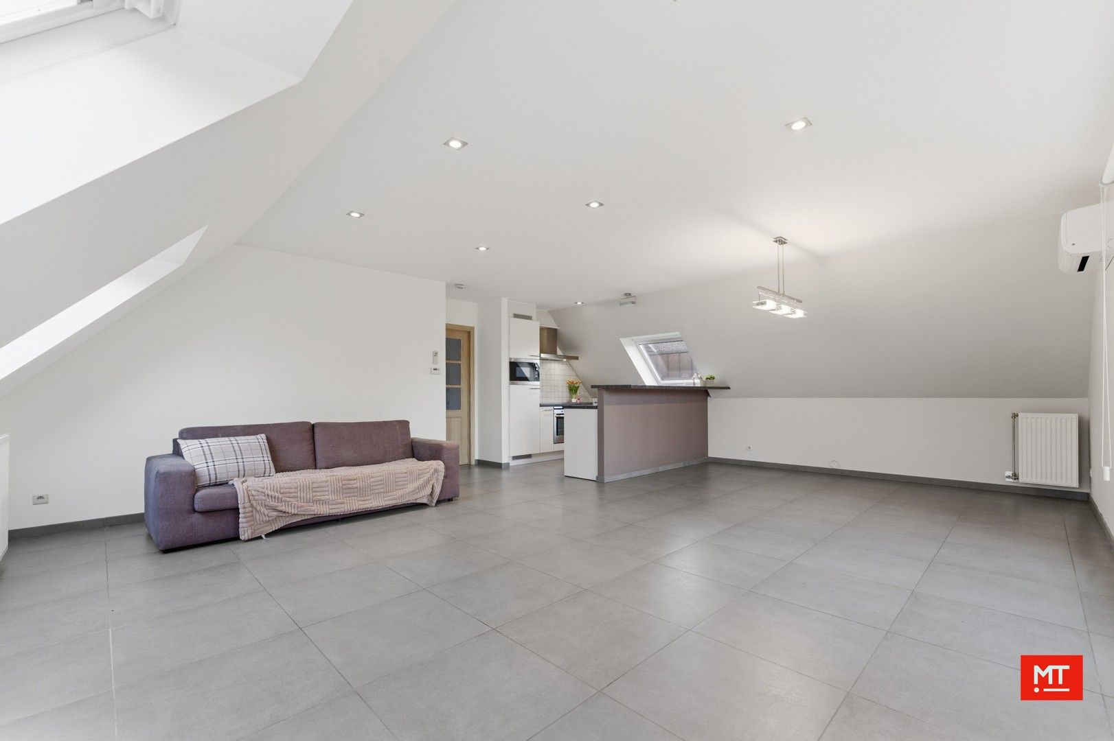 Instapklaar 2-slaapkamerappartement met groot terras en garage in het centrum van Zonnebeke foto 5