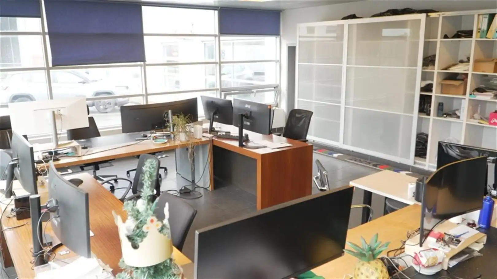 Magazijn met kantoren op toplocatie in Zwijnaarde foto 20