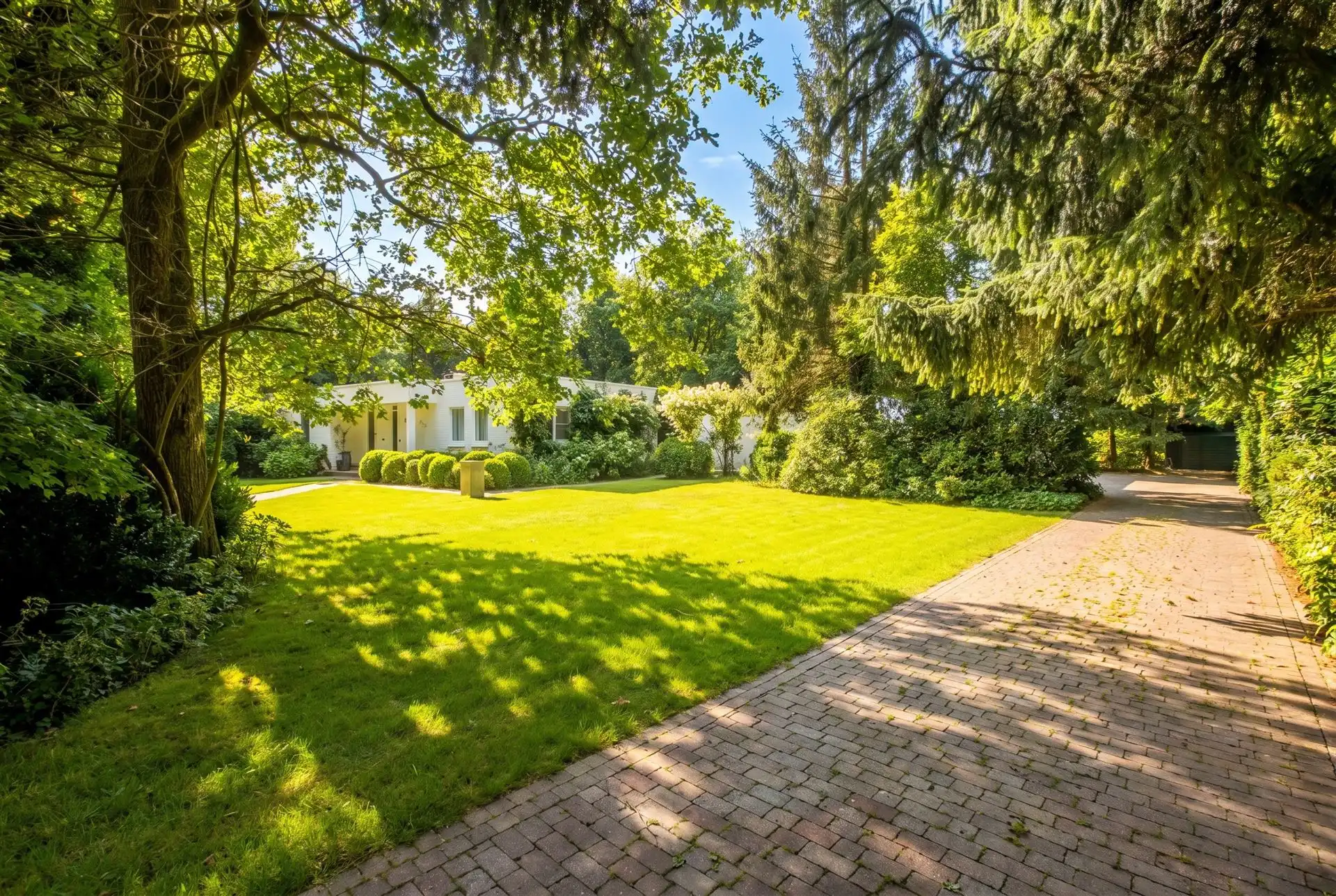 Vrijstaande villa op toplocatie aan de Zilverkust in Lanaken foto 3