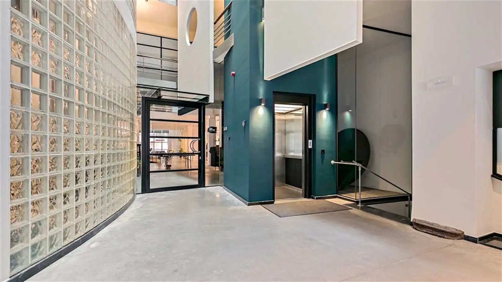 Loftkantoren te huur in gerenoveerd pakhuis foto 4