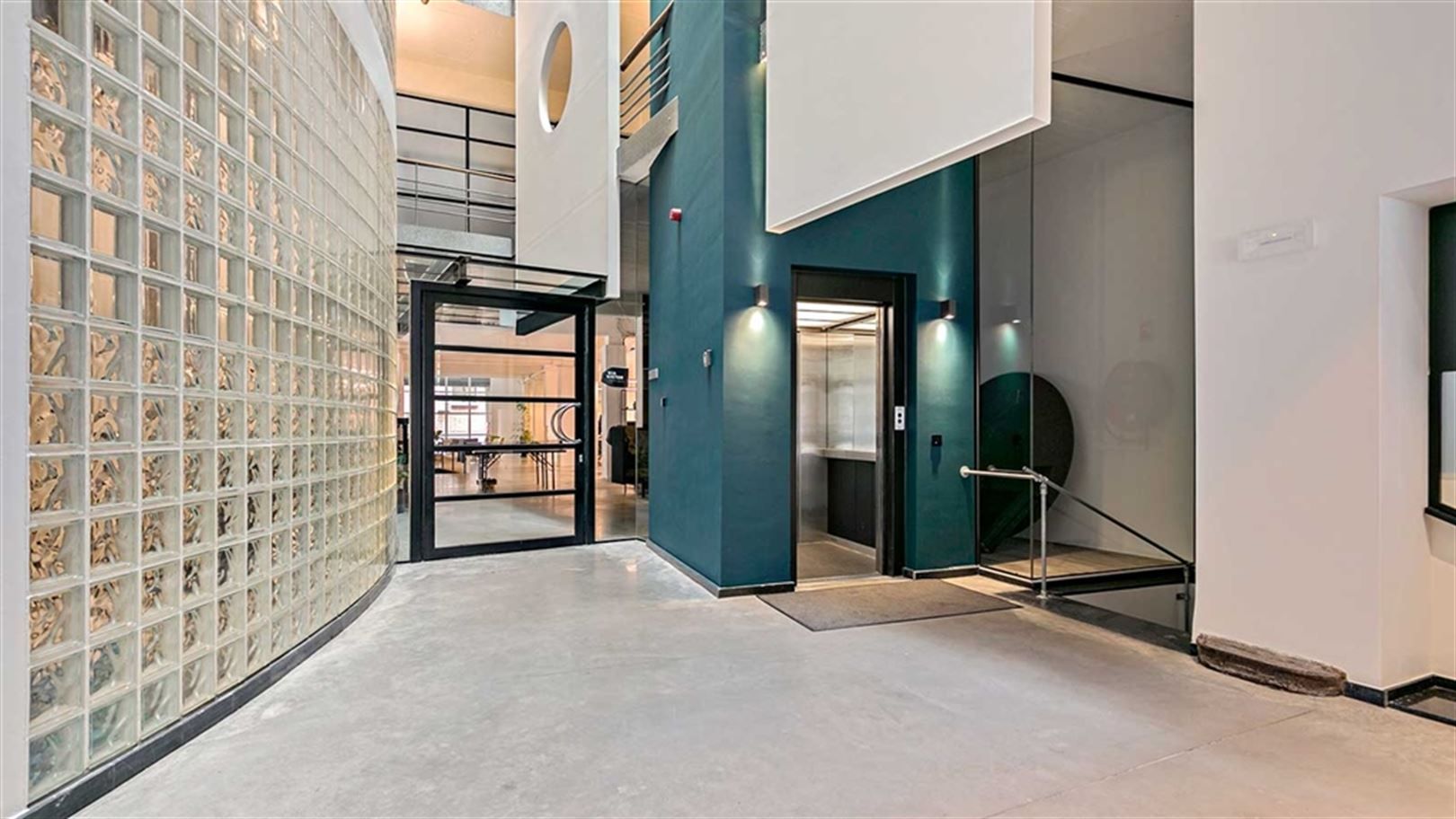 Loftkantoren te huur in gerenoveerd pakhuis foto 4