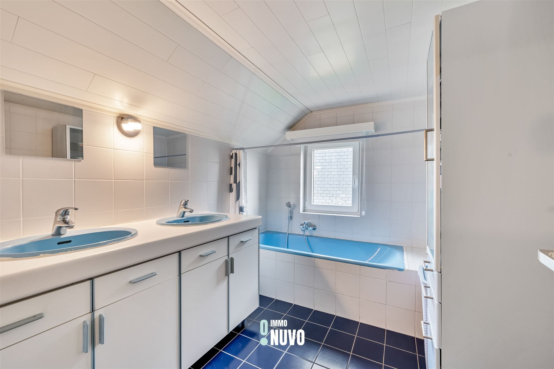 Instapklare open bebouwing met 4 slpks, tuin en garage foto 11