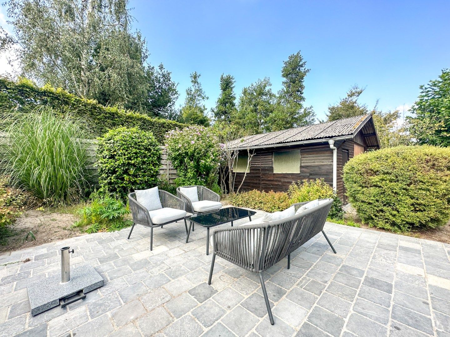 Verzorgde gezinswoning met mooie tuin, 3 slpk, garage, gunstige ligging Torhout. foto 2