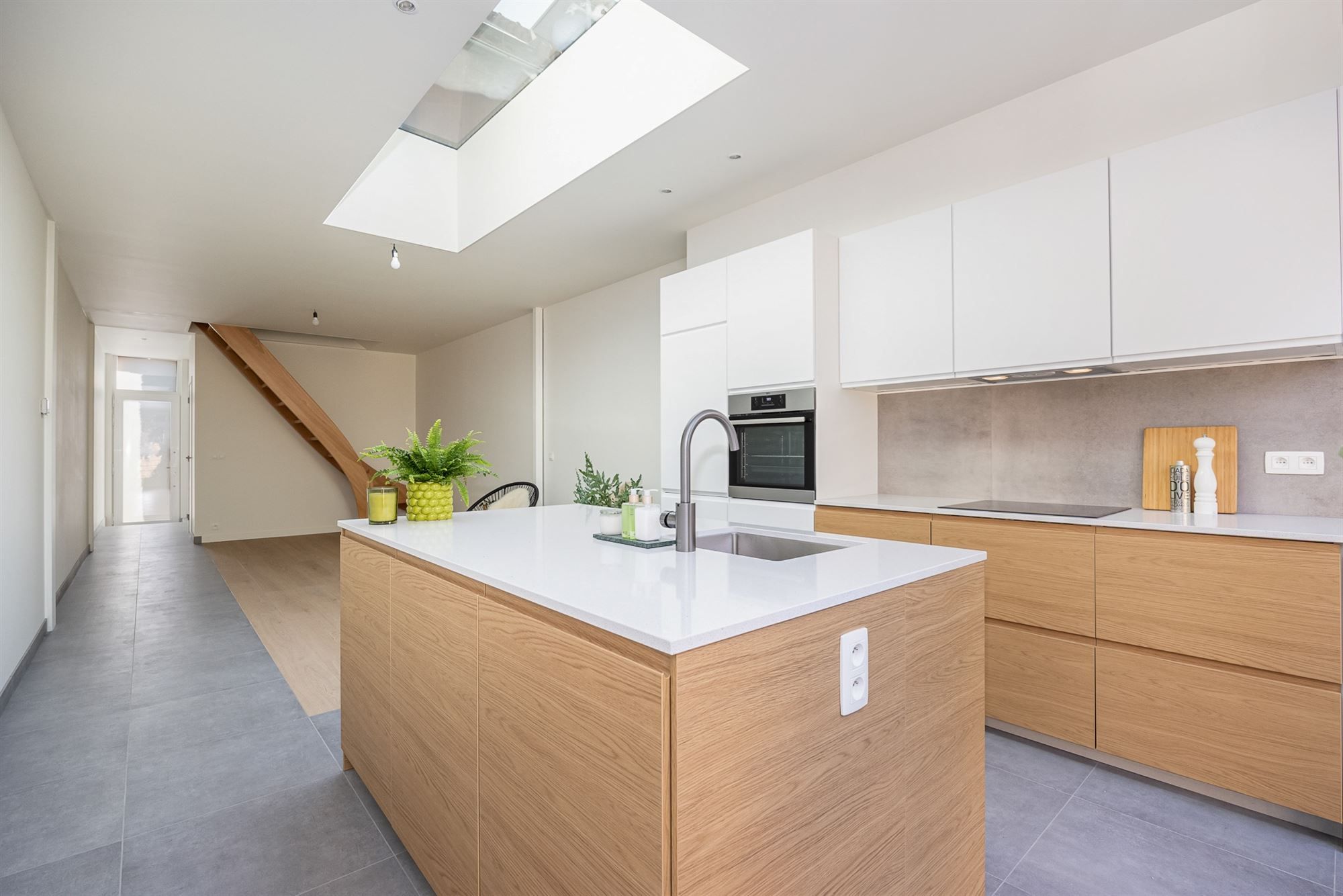 Totaal gerenoveerd huis met tuin en drie slaapkamers foto 2