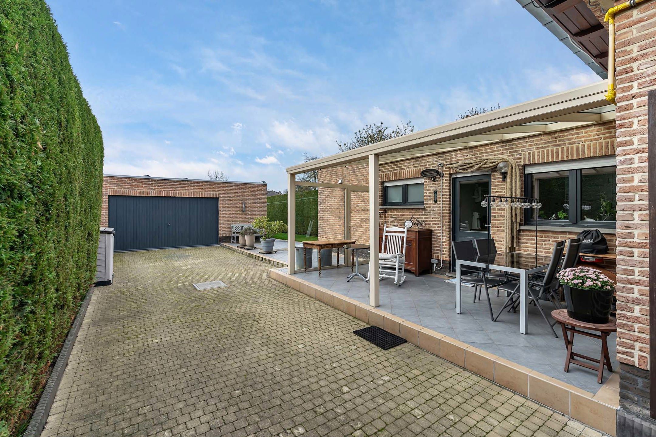 Rustig gelegen hob met ruime tuin en garage foto 19