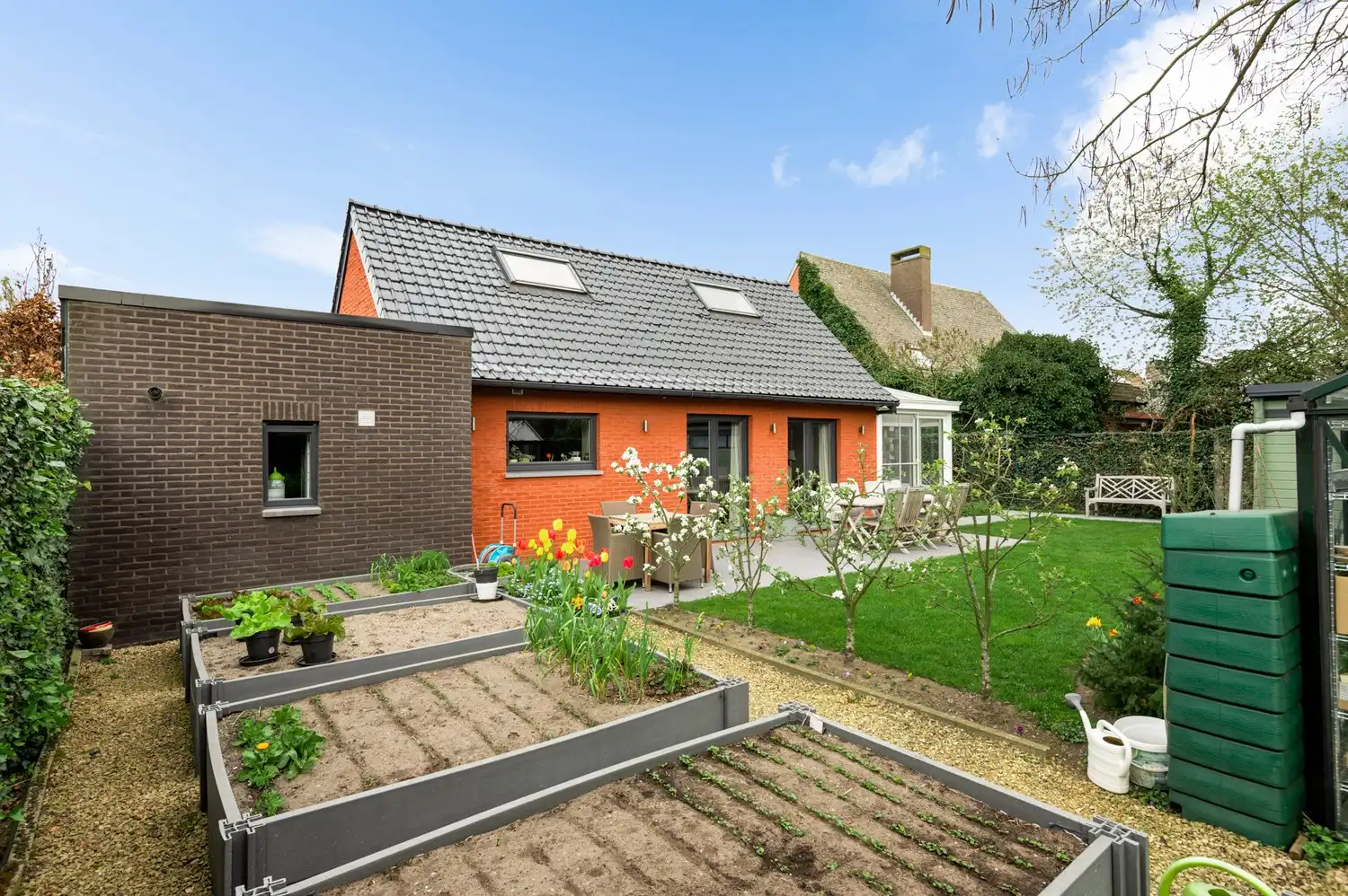 Instapklare laagbouwwoning met zonnige tuin in rustige straat te Hoevenen foto 16
