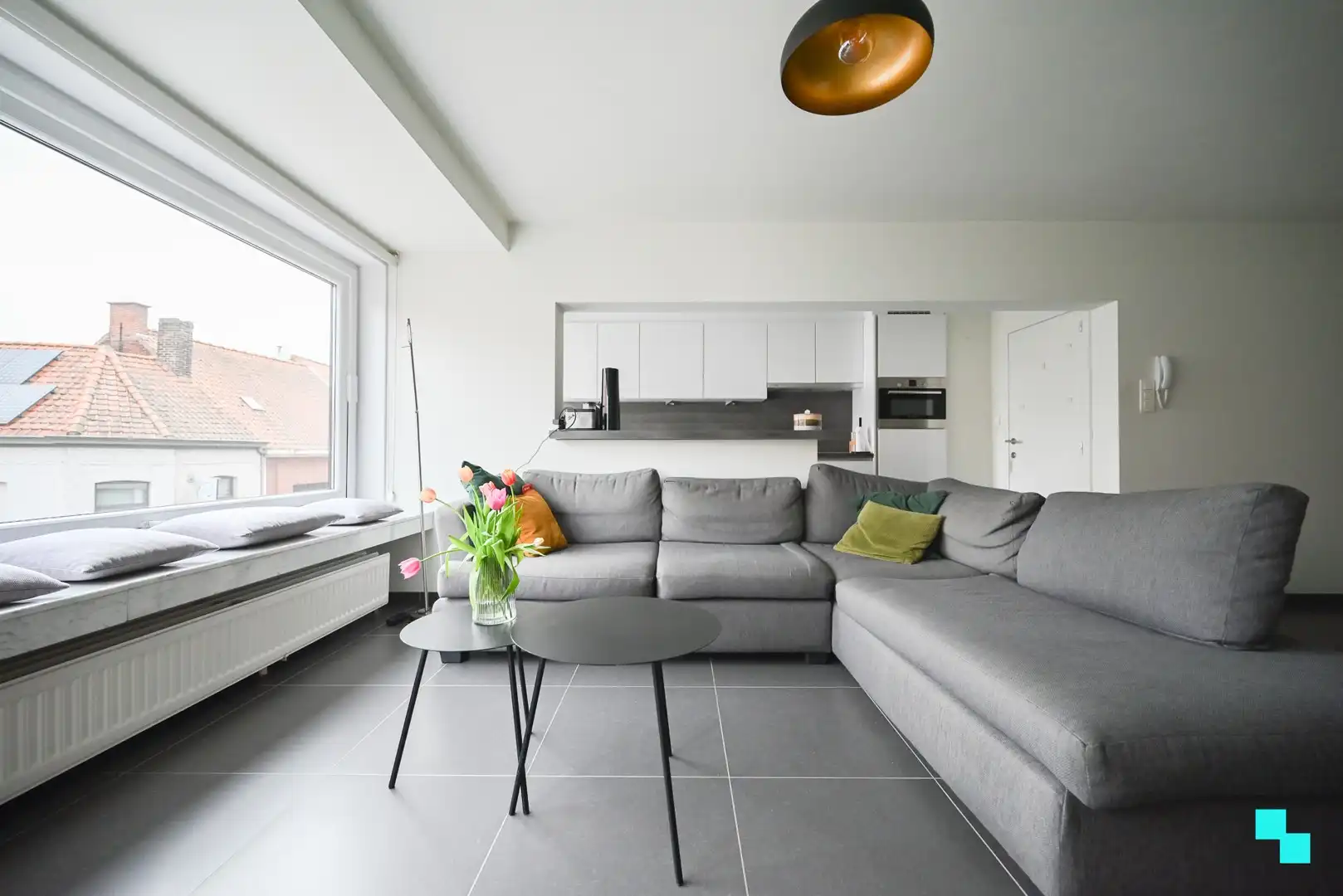 Verrassend ruim en compleet gerenoveerd appartement in hartje Izegem foto 10