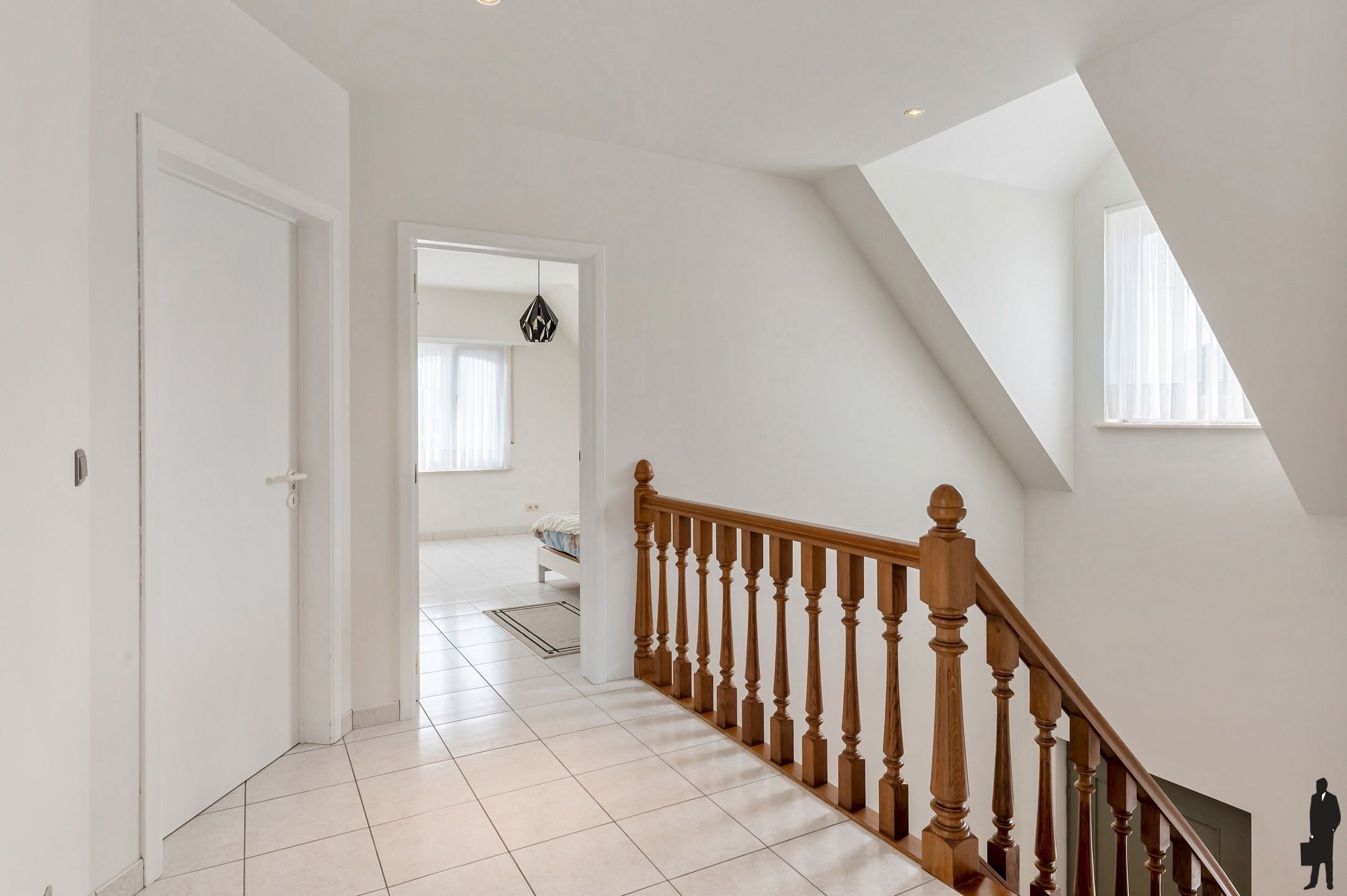 Ruime en instapklare woning (320m²) met 4 slaapkamers en prachtig zicht op weiland op een perceel van 928m² foto 12