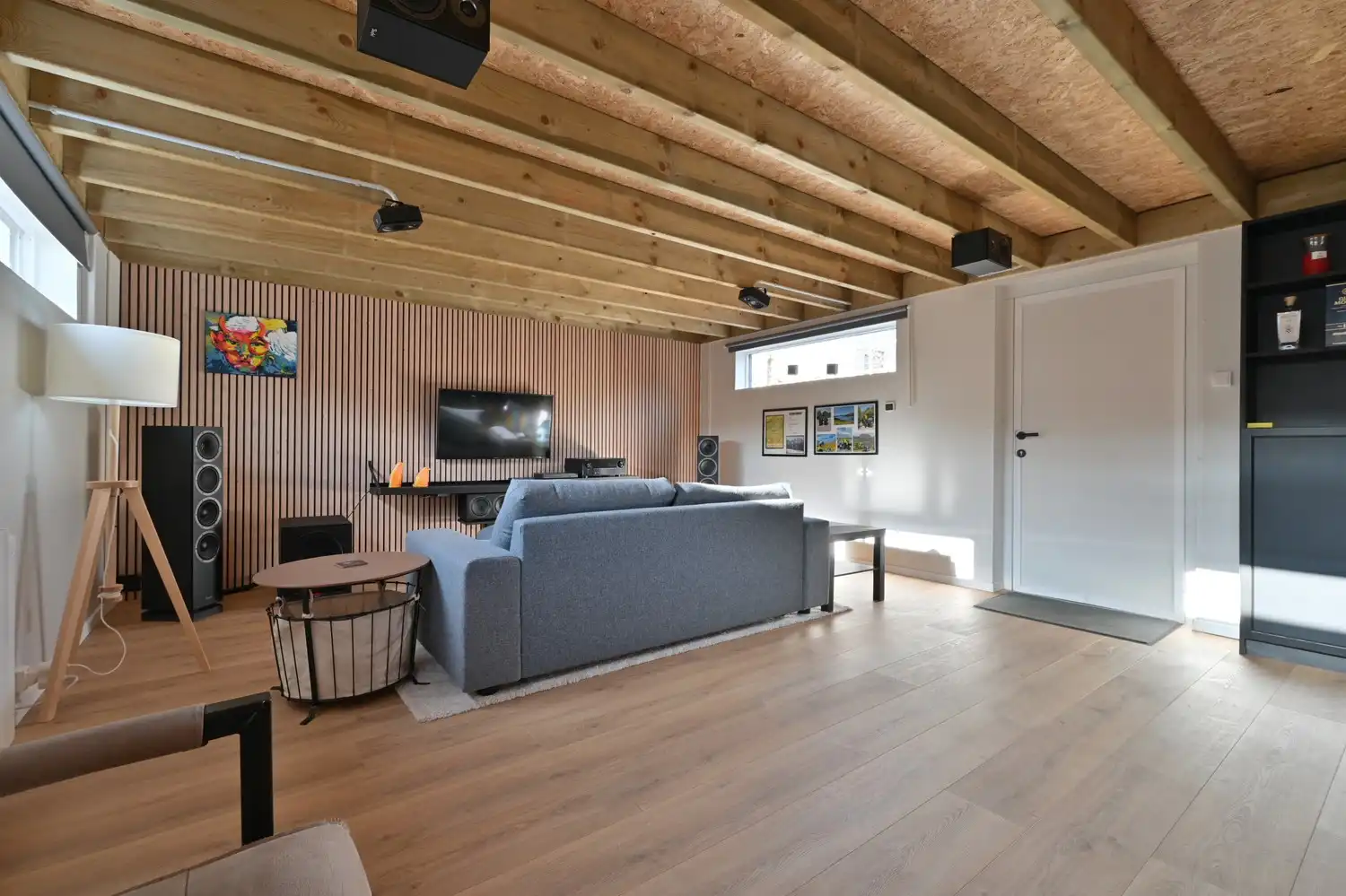 Gerenoveerde halfvrijstaande woning met patio-tuin en prachtig bijgebouw, in het hart van Neerharen foto 8