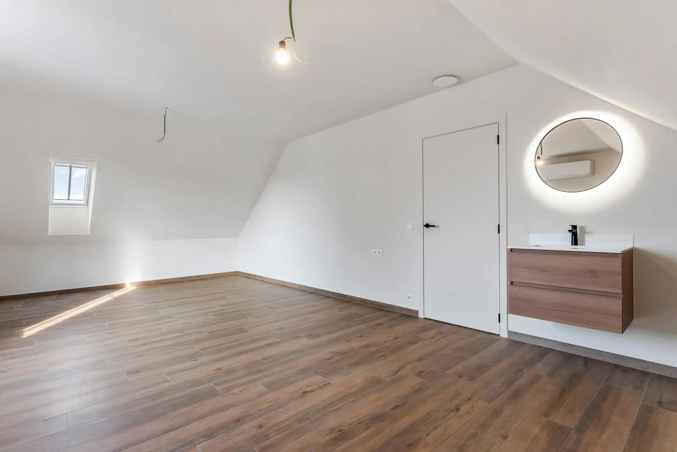 Charmante nieuwbouwwoning met carport te Zichen.  foto 14