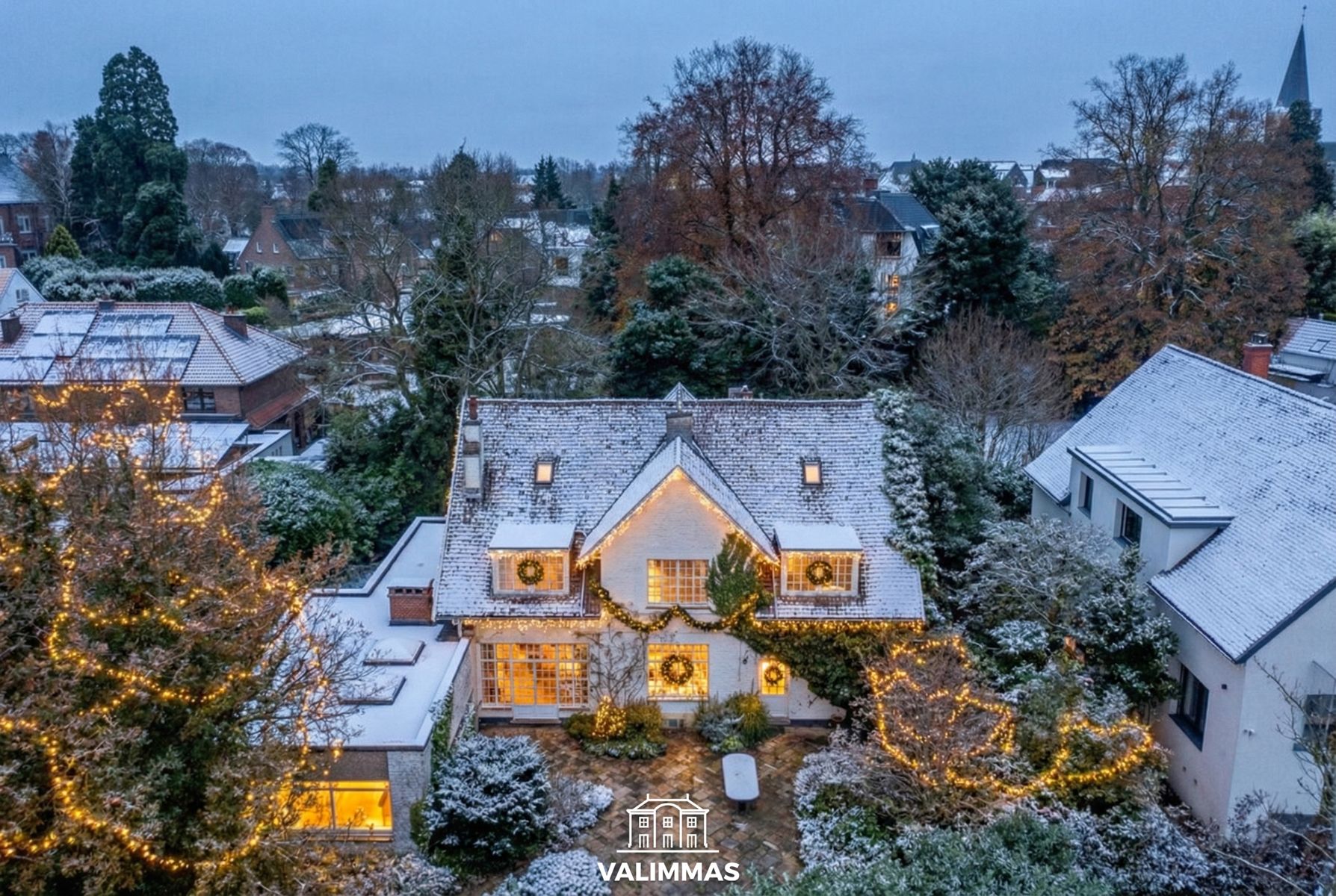 Hoofdfoto van de publicatie: Uniek gelegen en zeer ruime doktersvilla met mooie tuin ....