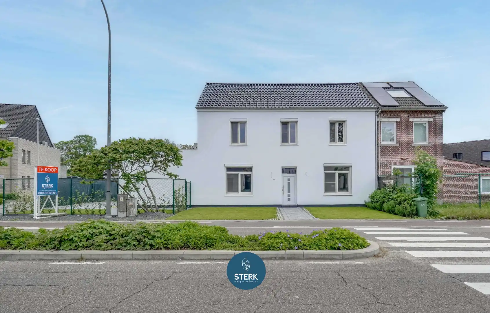 MODERN GERENOVEERDE GEZINSWONING MET 5 SLPKS + 2 BADKAMERS TE LANAKEN !  foto 26