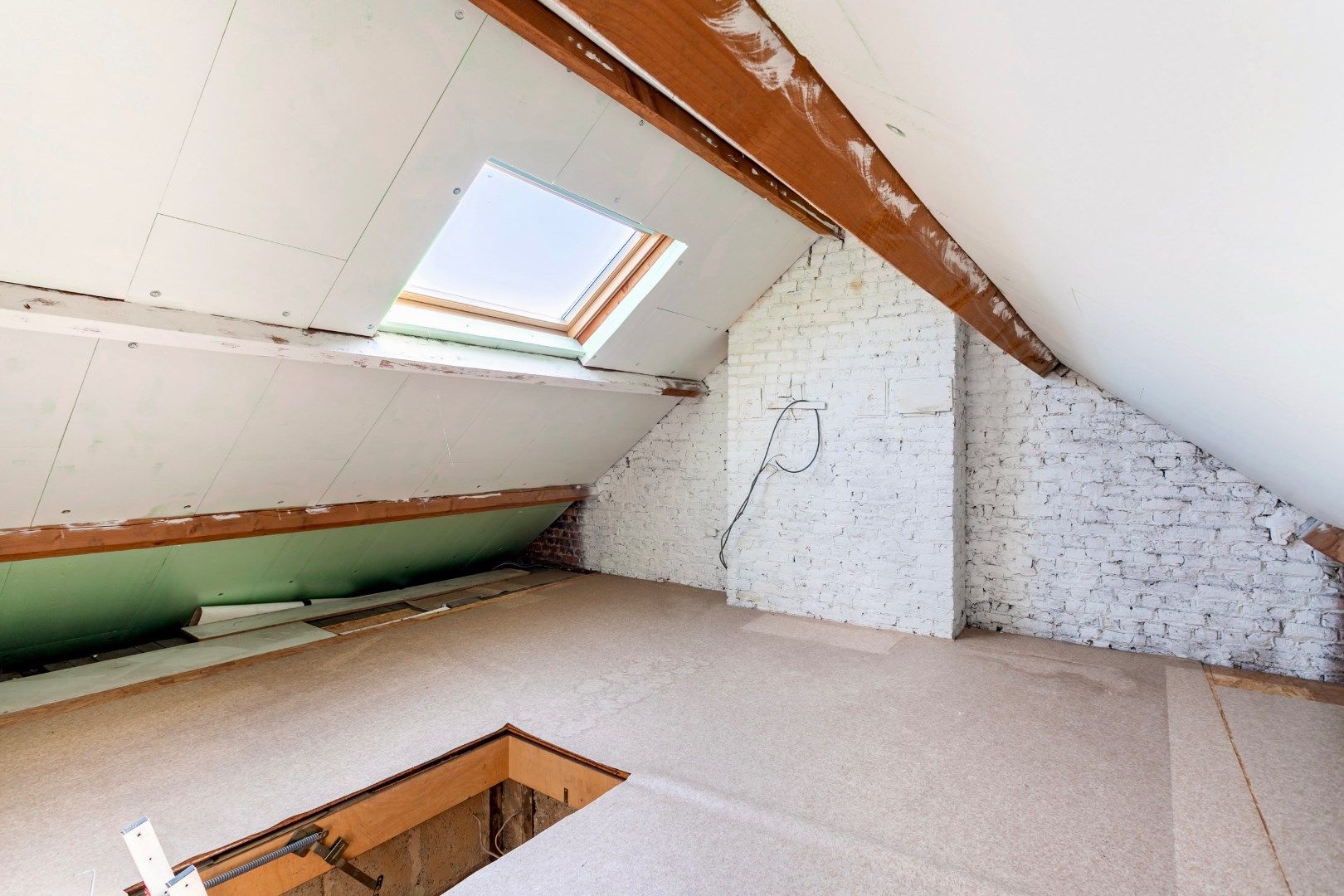 Te renoveren woning met 3 slpk  foto 17