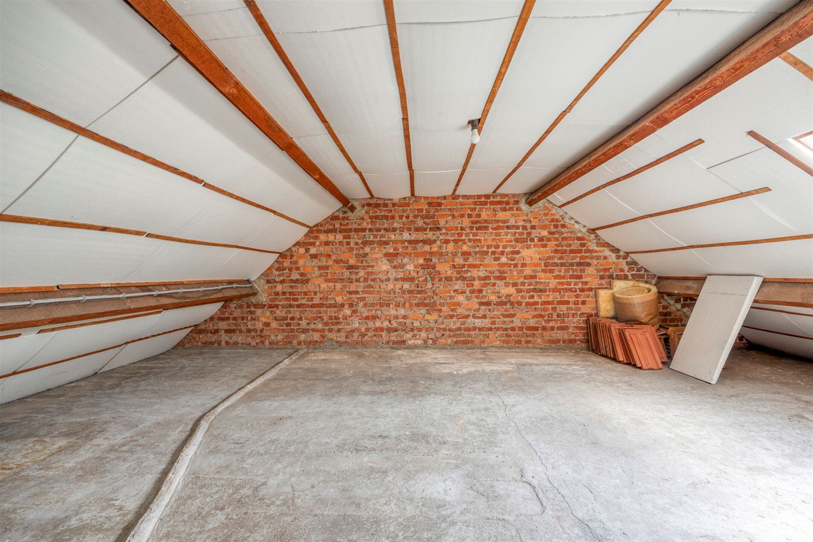 Ruime en zeer goed onderhouden 3-gevelwoning (EPC C) met garage foto 18