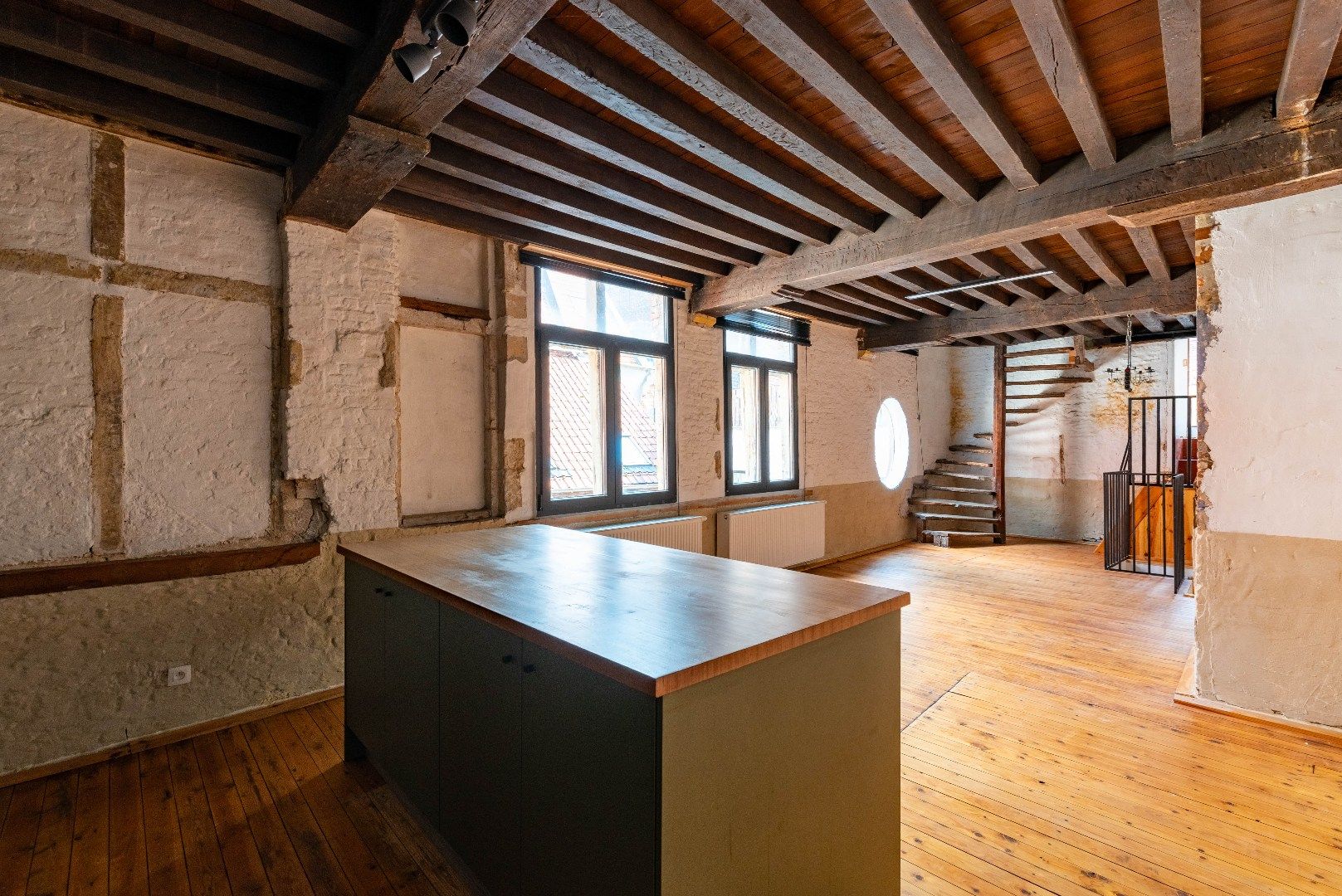 Uniek duplex appartement  foto {{pictureIndex}}