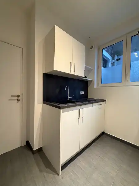 Leuk vernieuwd appartement nabij de Vlaanderenstraat foto 6