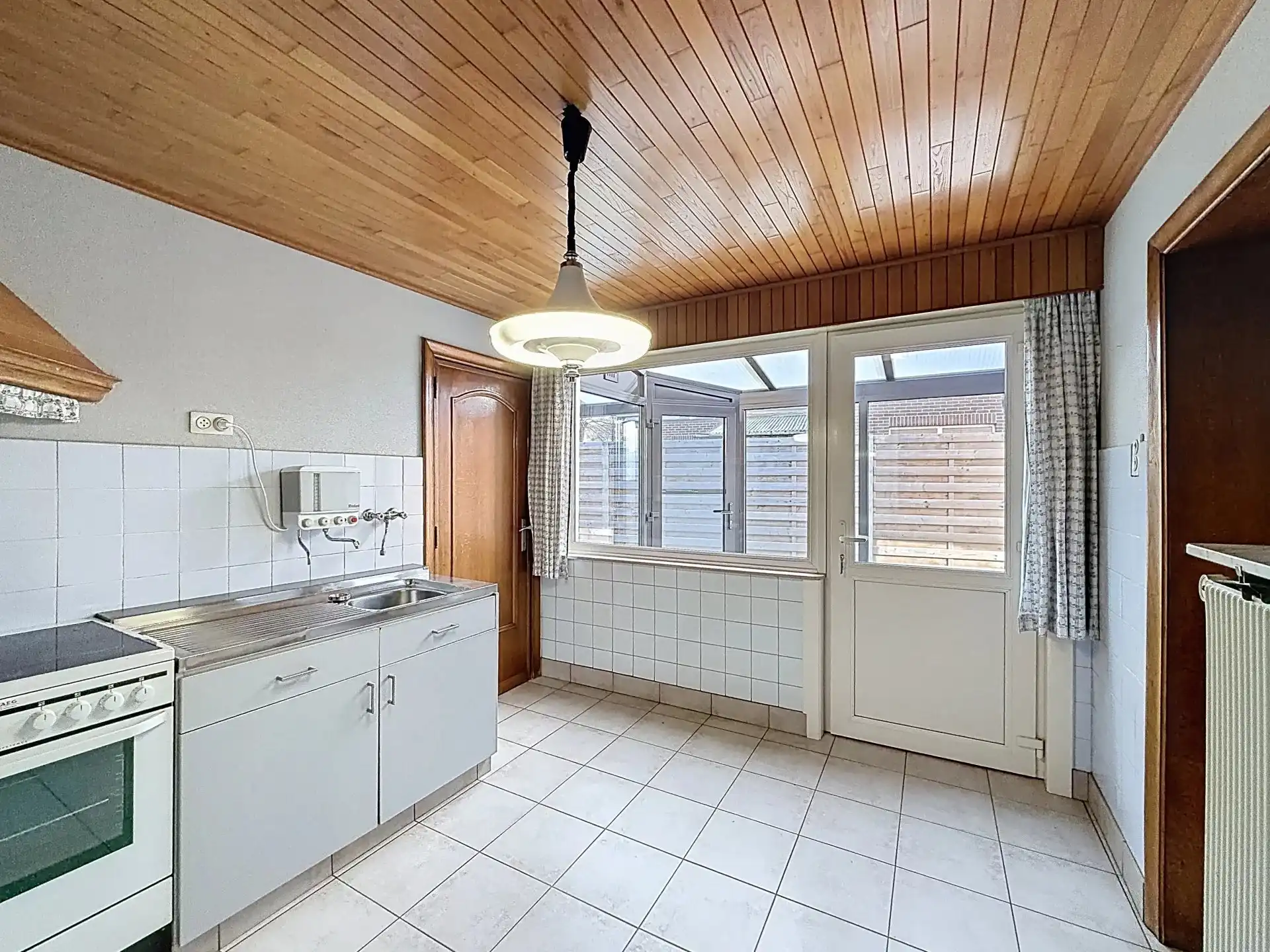 Halfopen bebouwing met 3 slaapkamers en een ruime tuin. foto 9