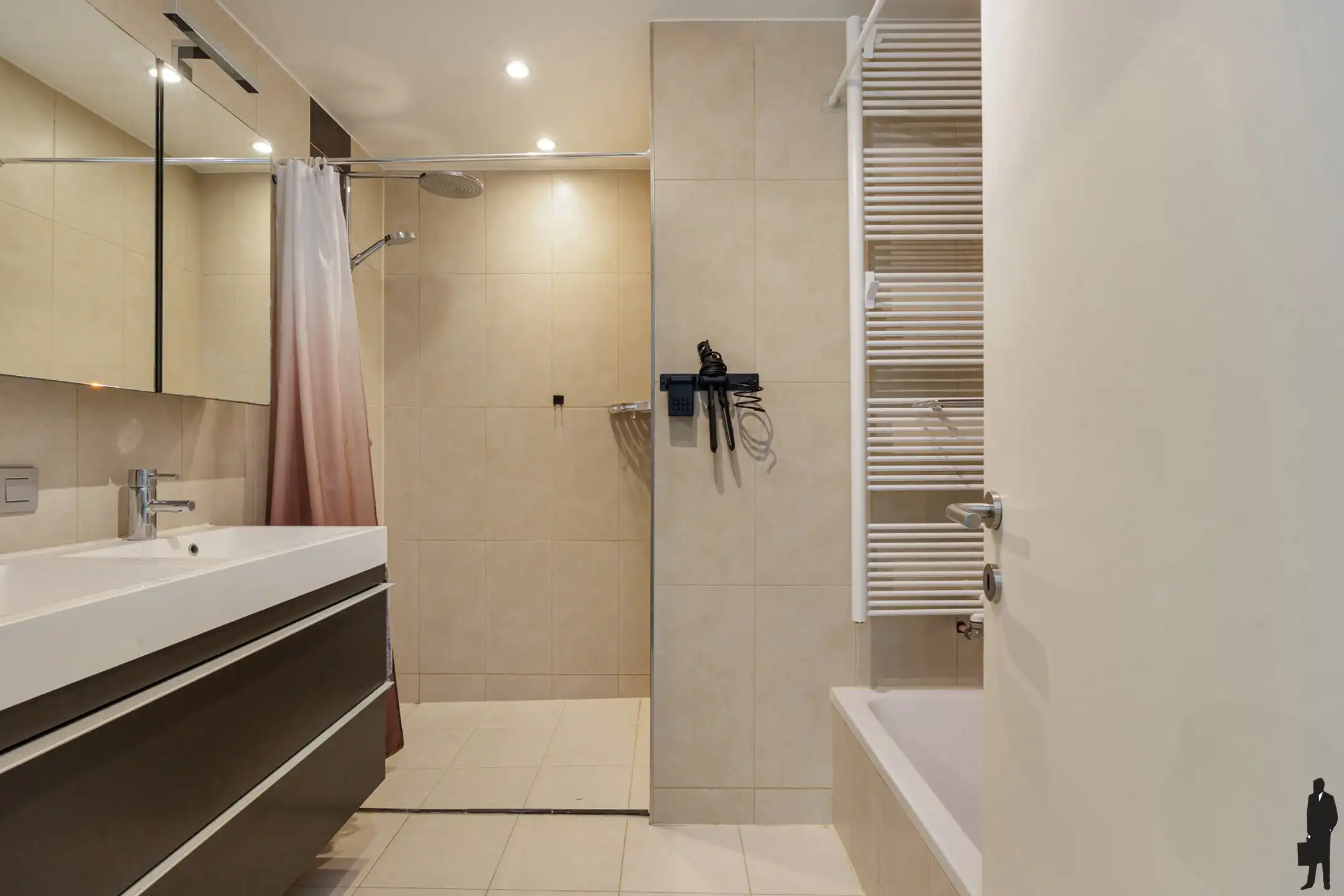 Instapklare woning met 3 slpk, garage & tuin te Lokeren foto 9